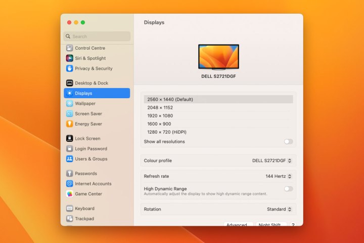O aplicativo Configurações do Sistema no macOS Ventura em um Mac mini, mostrando as configurações de exibição onde um usuário pode alterar a resolução da tela do Mac.