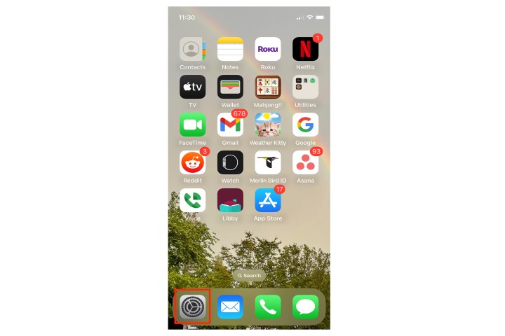 Emblema Apple iOS na tela inicial.