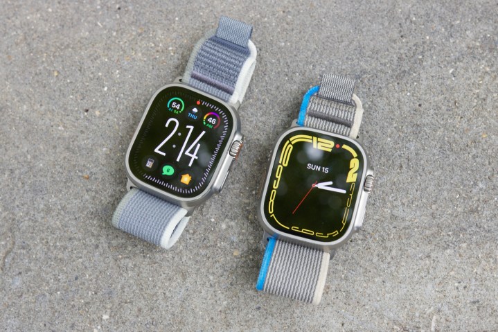 O Apple Watch Ultra 2 ao lado do Apple Watch Ultra original.
