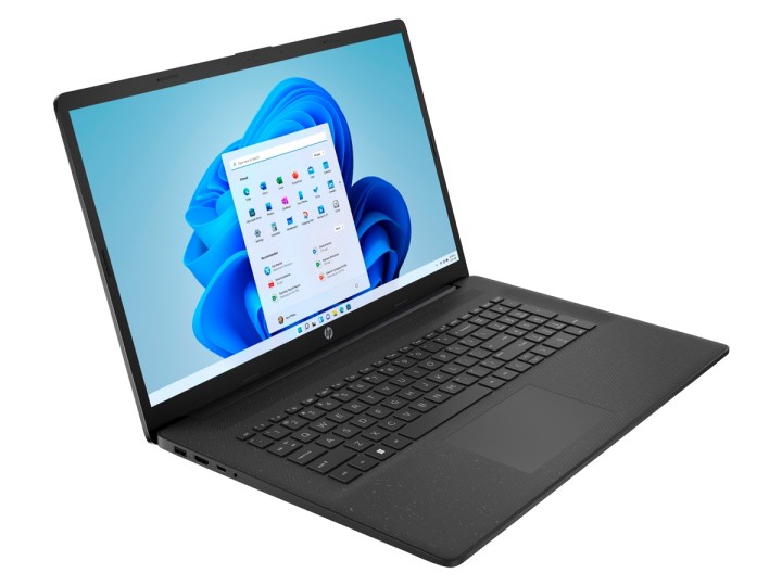 O laptop HP 17t-cn300 de 17,3 polegadas contra um fundo branco.