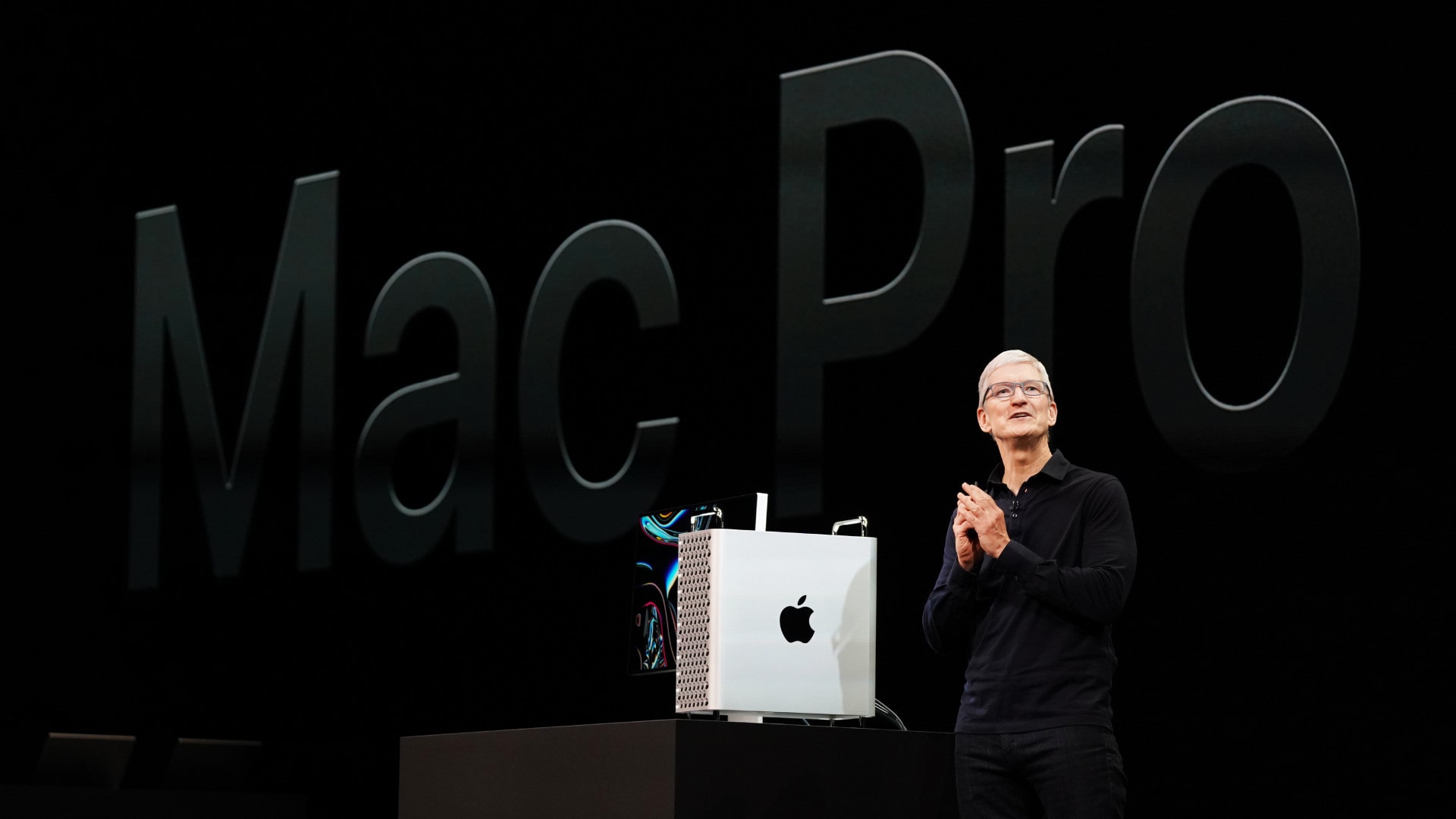 O CEO da Apple, Tim Cook, apresenta o Mac Pro no palco da WWDC 2019.