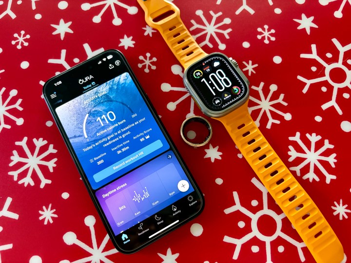 iPhone 15 Pro mostrando o aplicativo Oura, com Oura Ring e Apple Watch Ultra ao lado.