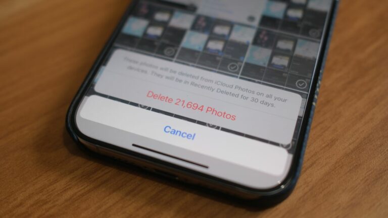 Delete screenshots on iPhone 15 Pro Max