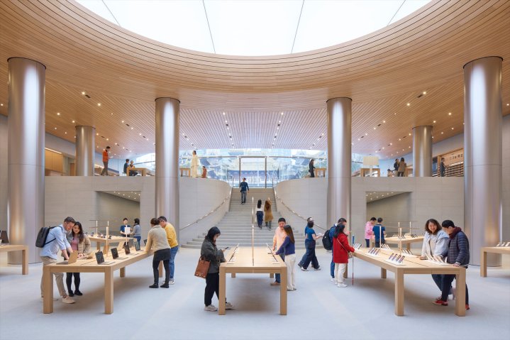 A oitava loja da Apple em Xangai, inaugurada em março de 2024.